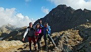 52 Noi tre sullo sfondo del Monte Pradella ( 2626 m)